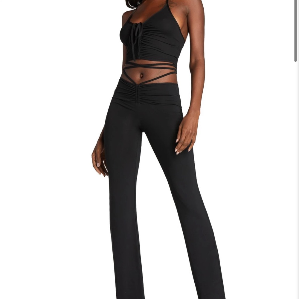 i am Gia help pants